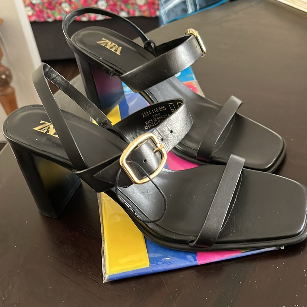 Zara 8.5 woman shoe black size 39 in European new